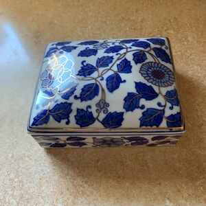 Blue and white trinket box